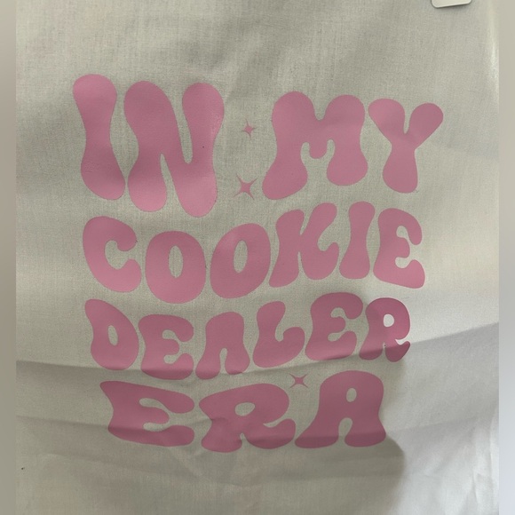 White Apron with Pink Text- in my cookie dealer era- great gift - new - - Picture 3 of 5